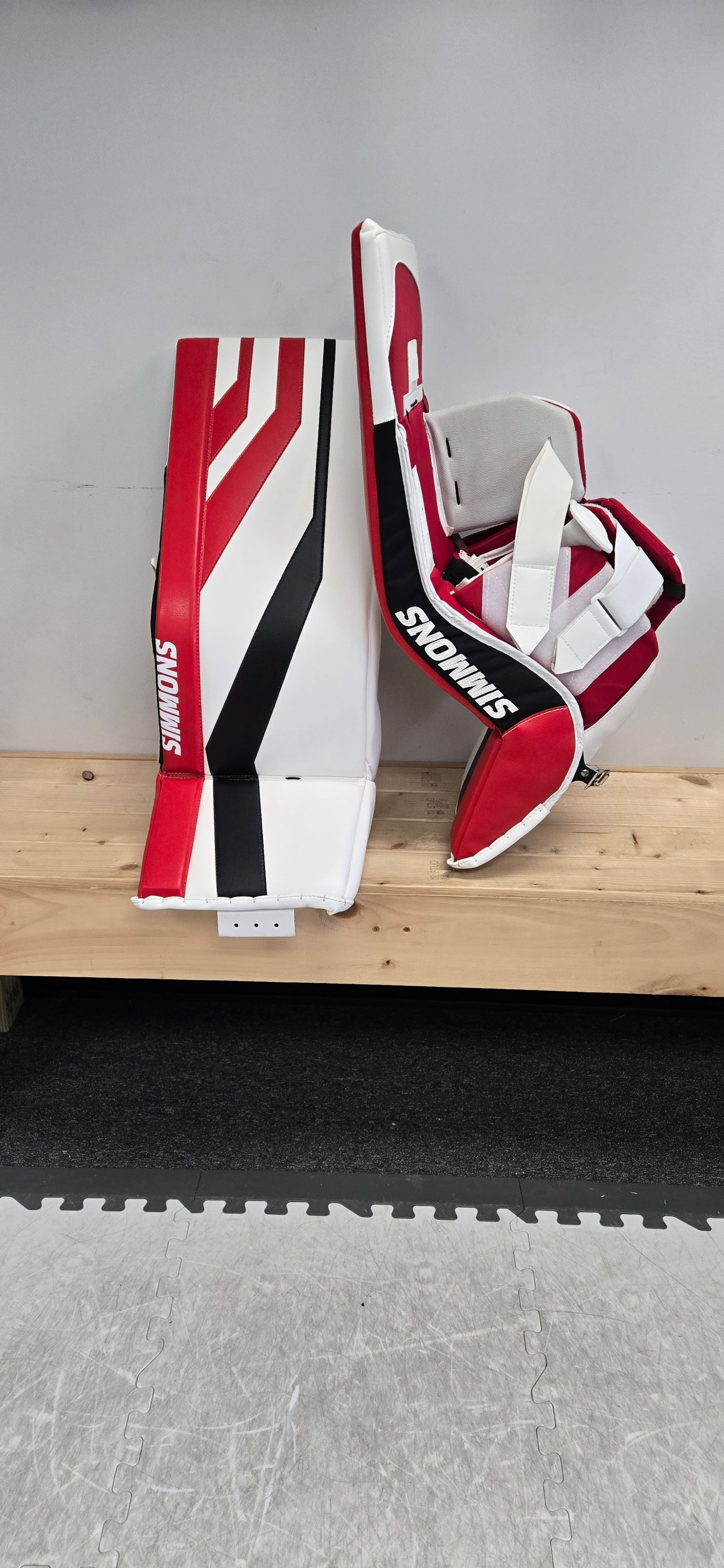 SIMMONS MATRIX 4 PADS - Retail Soho Graphic Wht/Rd/Rd/blk