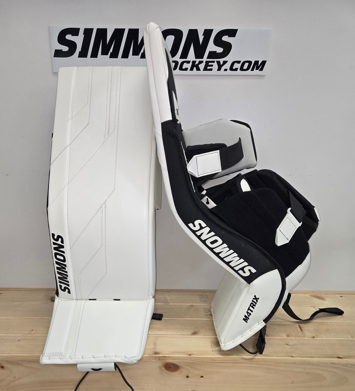 SIMMONS MATRIX 4 PADS - retail MATRIX Graphic. Wht/White/black