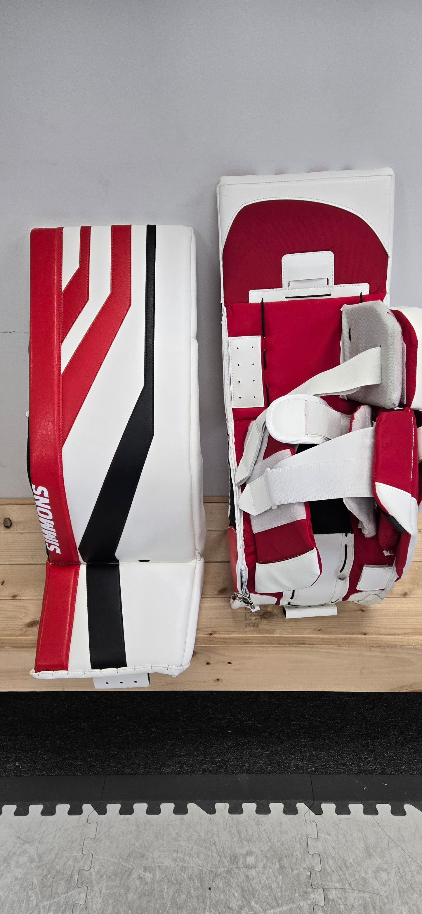 SIMMONS MATRIX 4 PADS - Retail Soho Graphic Wht/Blk/Rd/Rd/Rd